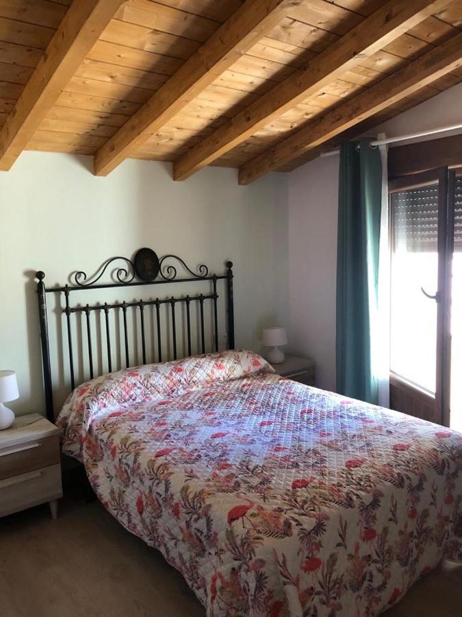 Casa Rural Los 7 Pinos De Gredos นาวาร์เรดอนดา เด เกรโดส ภายนอก รูปภาพ