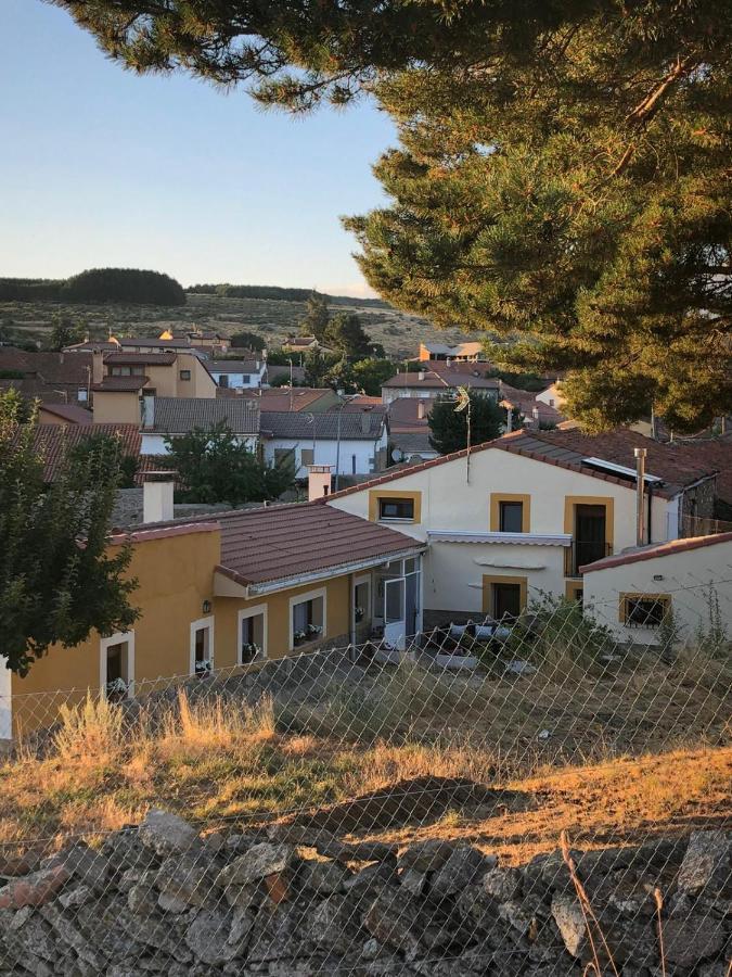 Casa Rural Los 7 Pinos De Gredos นาวาร์เรดอนดา เด เกรโดส ภายนอก รูปภาพ