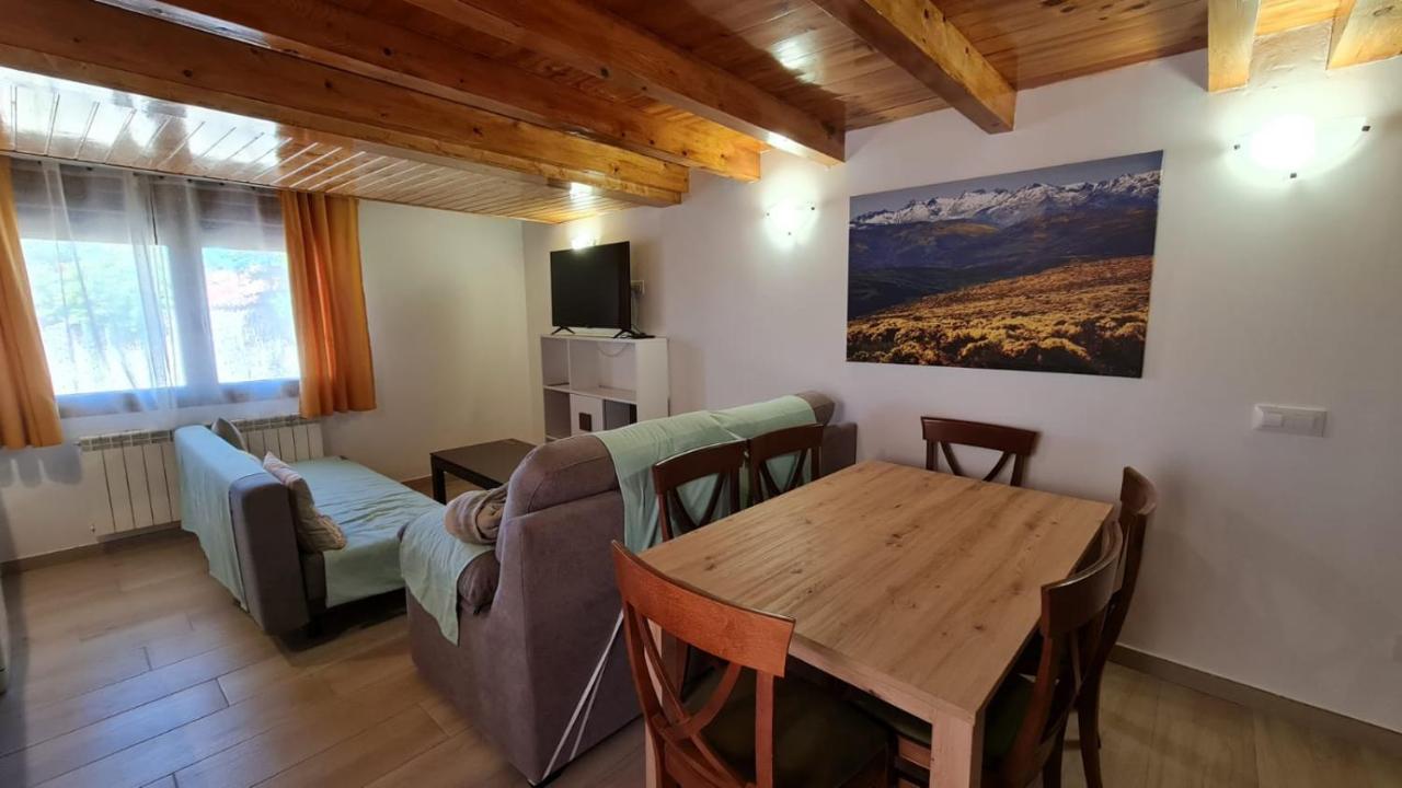 Casa Rural Los 7 Pinos De Gredos นาวาร์เรดอนดา เด เกรโดส ภายนอก รูปภาพ