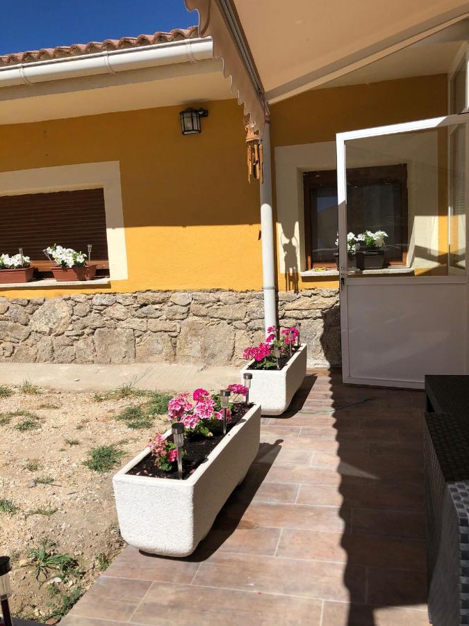 Casa Rural Los 7 Pinos De Gredos นาวาร์เรดอนดา เด เกรโดส ภายนอก รูปภาพ