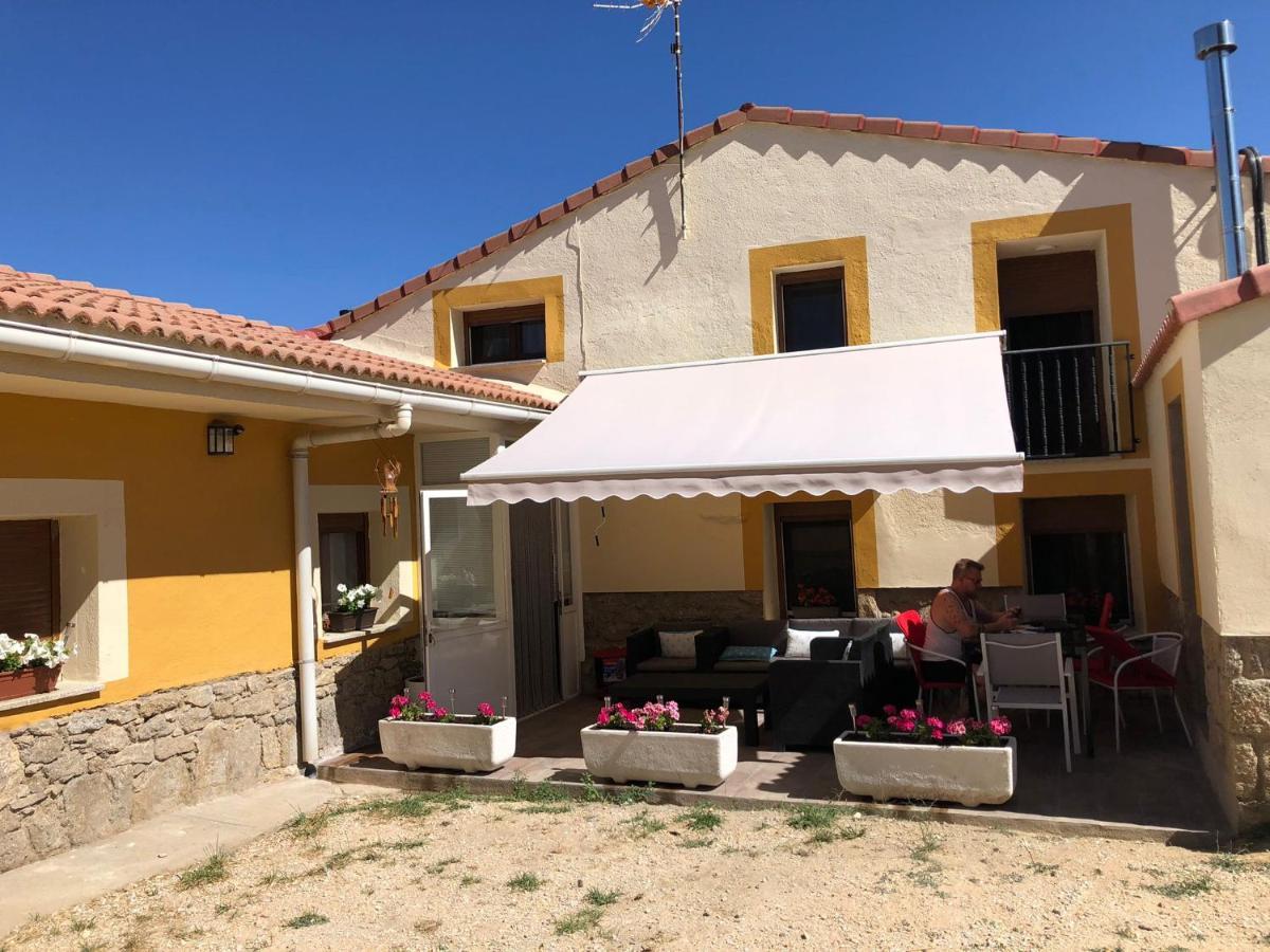 Casa Rural Los 7 Pinos De Gredos นาวาร์เรดอนดา เด เกรโดส ภายนอก รูปภาพ
