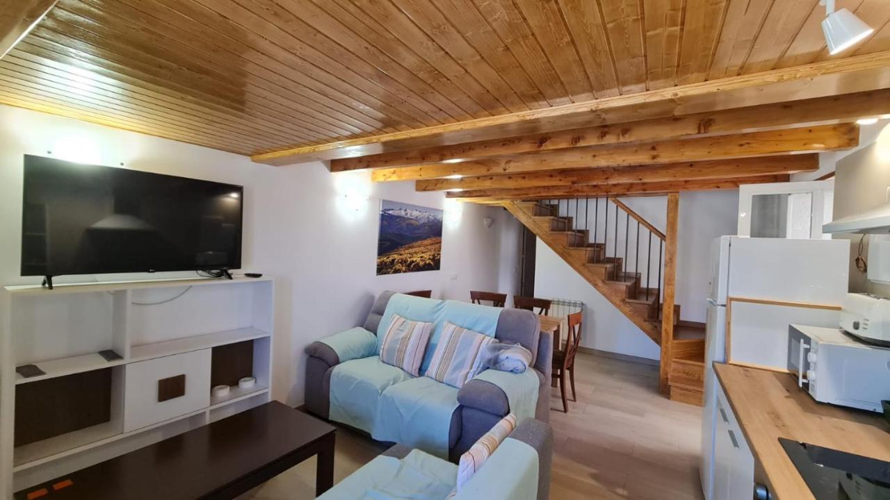 Casa Rural Los 7 Pinos De Gredos นาวาร์เรดอนดา เด เกรโดส ภายนอก รูปภาพ