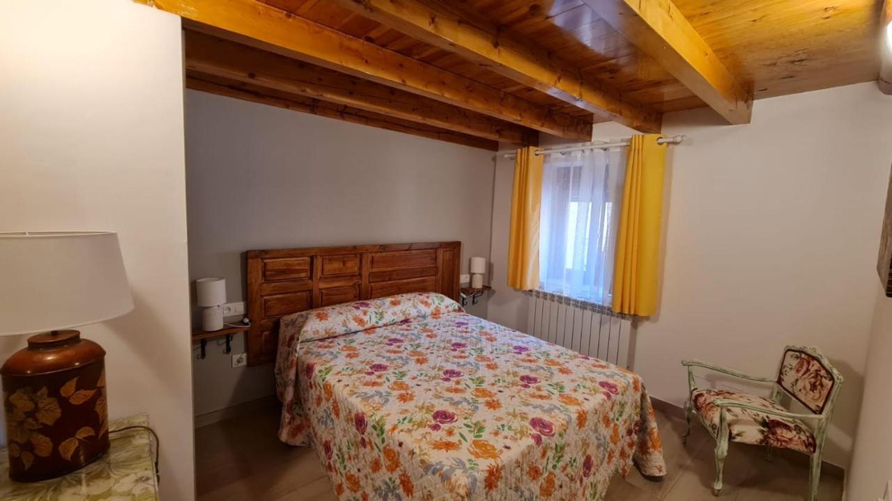 Casa Rural Los 7 Pinos De Gredos นาวาร์เรดอนดา เด เกรโดส ภายนอก รูปภาพ