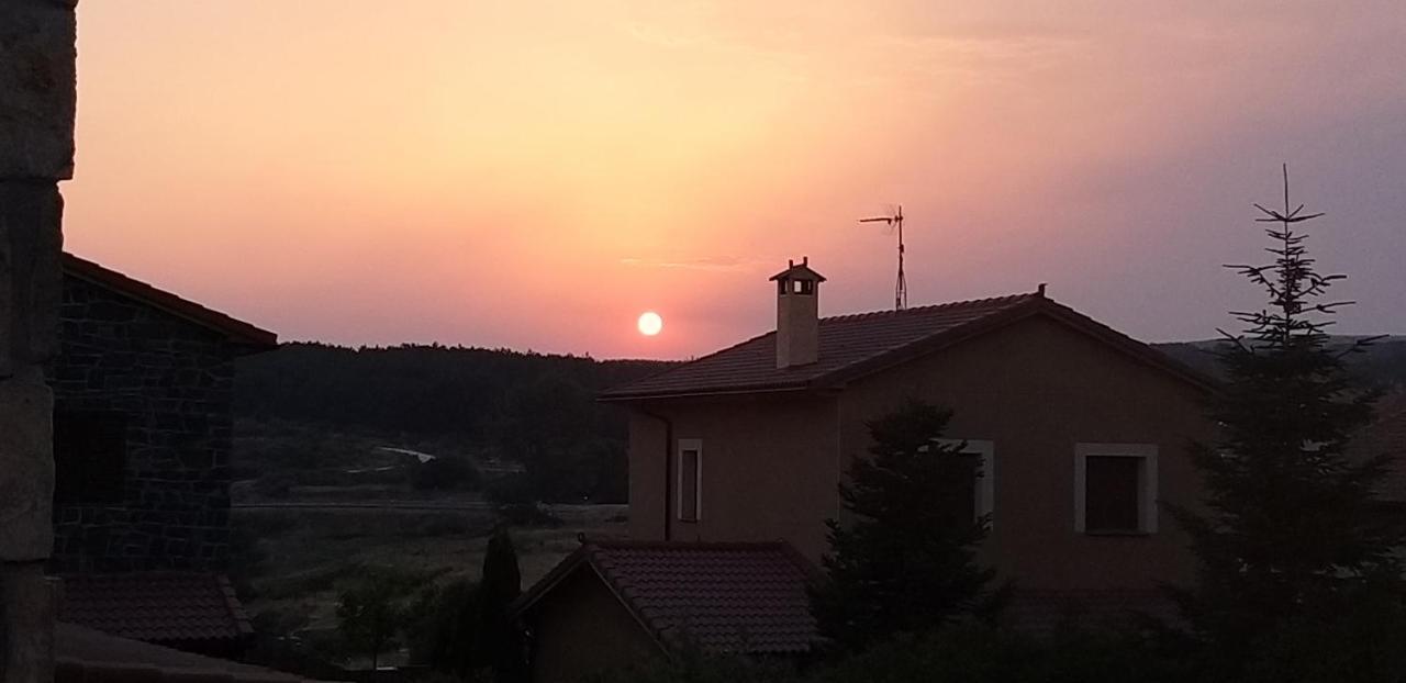 Casa Rural Los 7 Pinos De Gredos นาวาร์เรดอนดา เด เกรโดส ภายนอก รูปภาพ