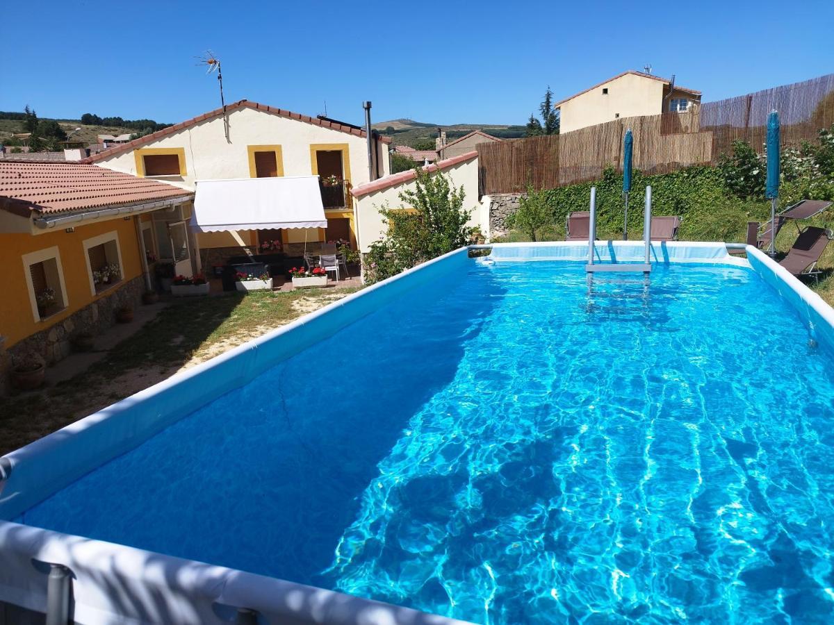 Casa Rural Los 7 Pinos De Gredos นาวาร์เรดอนดา เด เกรโดส ภายนอก รูปภาพ